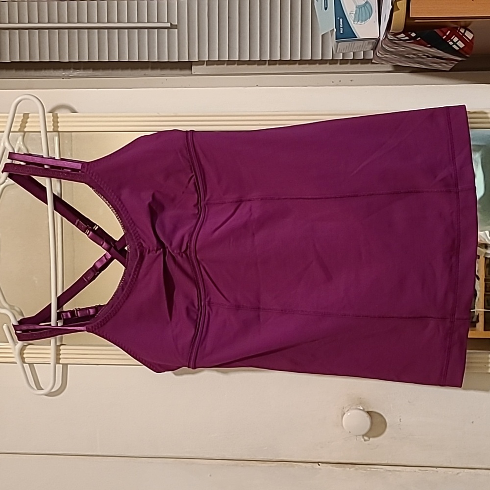 Lululemon Atletic Active Sleveless Size 6 Burgundy Color